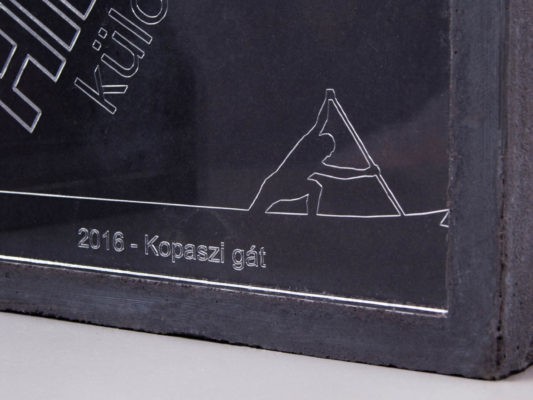 Concrete and engraved acryl trophy for special award