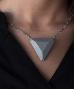 Háromszög alakú beton nyaklánc