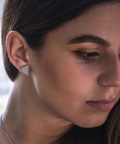 Háromszög alakú beton fülbevaló