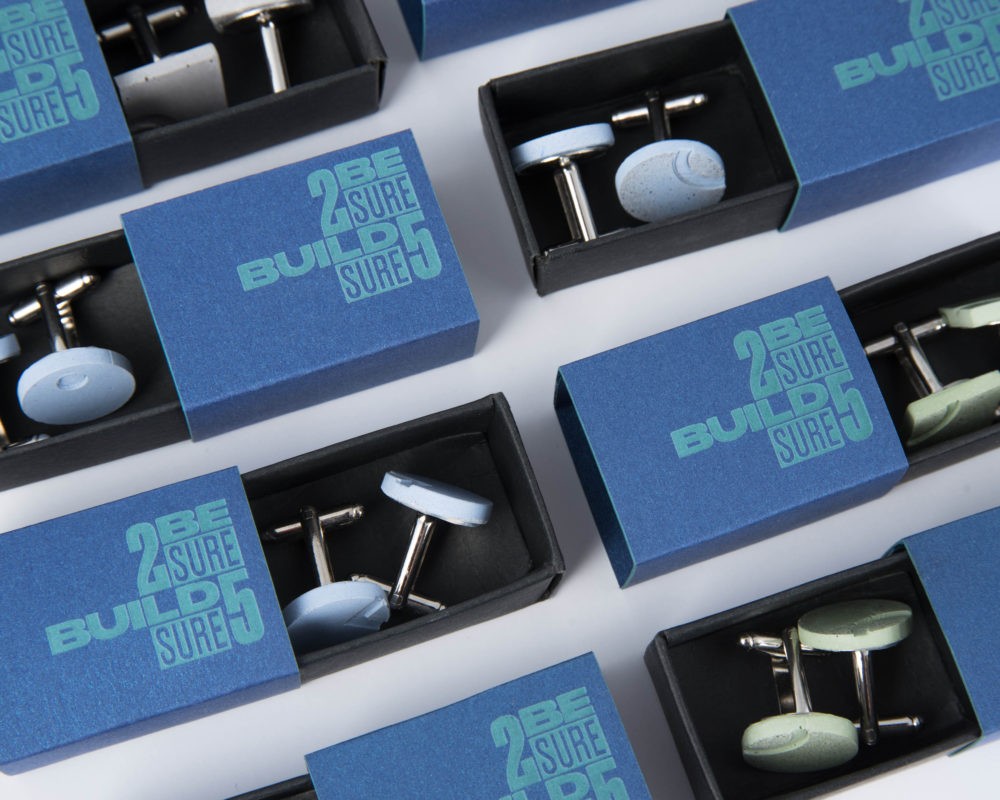 Cool cufflinks as corporate gifts for buiness partners with custom made giftbox