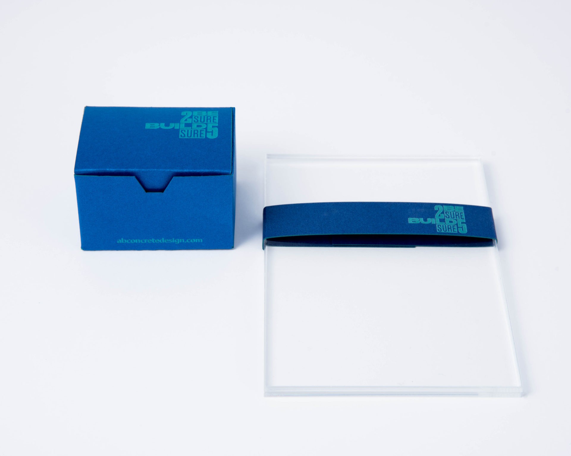 Branded corporate gifts with customized packaging